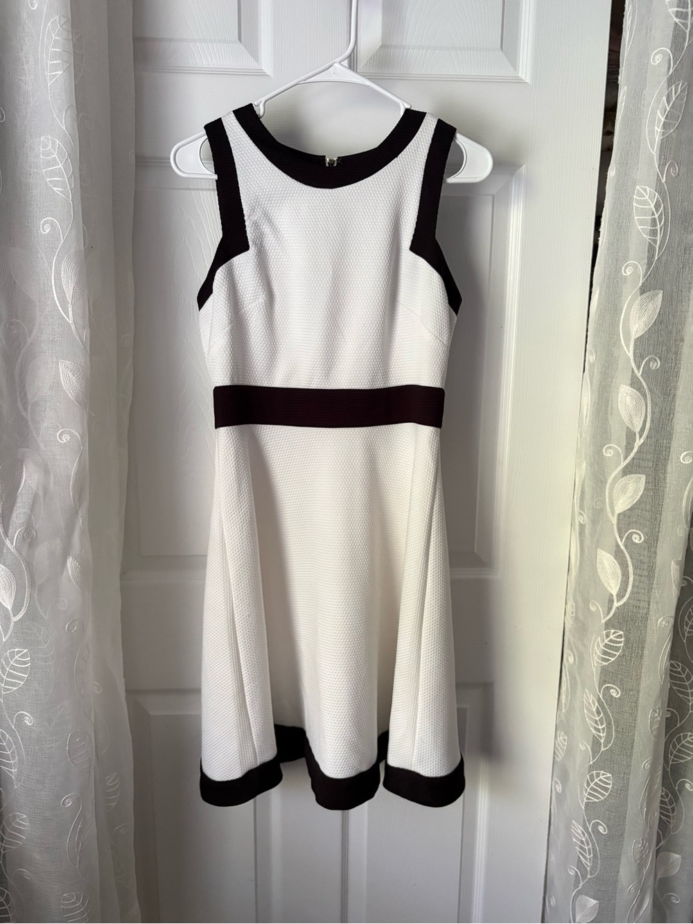 White House Black Market sleeveless fit-and-flare dress with black trim size 4